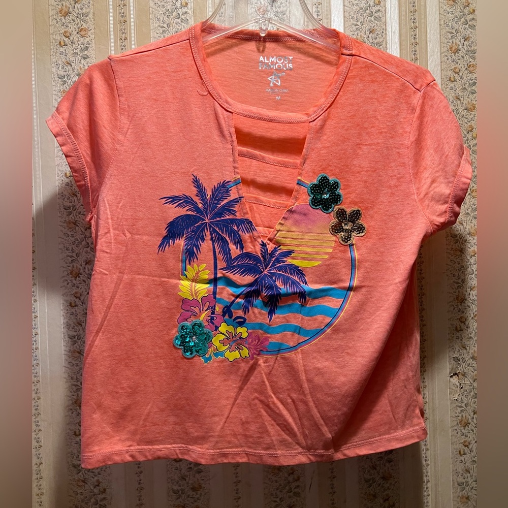 Women’s / juniors tee cutout